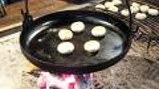 いろり焼きが風情をそそります。