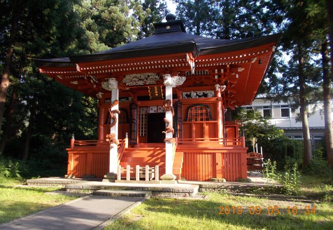 出羽三山神社の目の前の神社