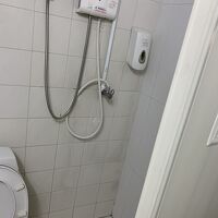 派手に浴びると浴室の床全部ビシャビシャになる