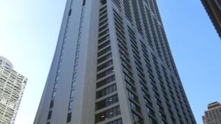 末広がりの美しいビル