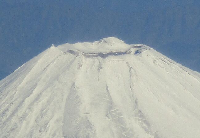 古来富士山は富士山本宮浅間大社の御神体として崇められる神聖地で、奥宮は表口（富士宮口）から上りつめたところの山頂に鎮座します。