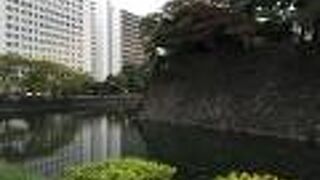 清水門橋の上から眺めました。