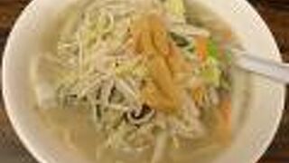 夕食で湯麵をいただきました