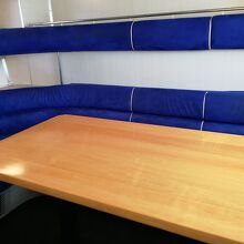 大きなテーブル