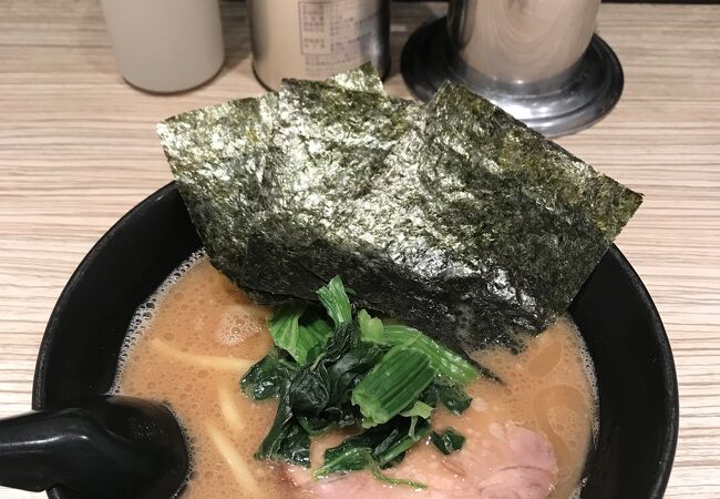 せい家の醤油豚骨ラーメンに大満足