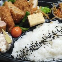 3種のコロッケ弁当