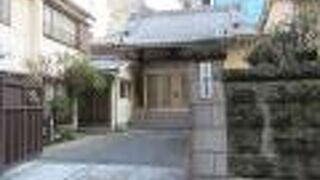 川柳の始祖・柄井川柳が眠っています