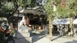 鳥越祭りで知られる、創建651年の古社です