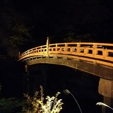夜の神橋(日光二荒山神社)は、とてもキレイです。