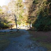 鎌倉時代の歴史を伝えるひっそりとした公園