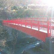 散策の雰囲気を盛り上げる橋