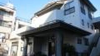 近代的で立派な本堂です