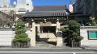 松や梅が植えられています