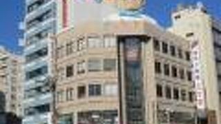 屋上のコックさんが目印です