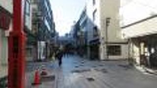 様々な店が並んでいます