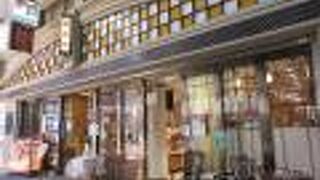 落ち着いた店です