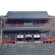 寒々とした感じがした大きな寺院でした。