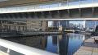 横浜市役所の近く