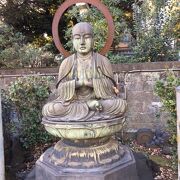 銅製地蔵菩薩の立像と坐像がある