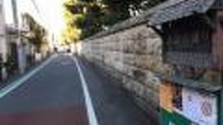 高台を通る一方通行道