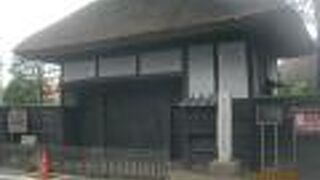 屋敷内の敷地に区民郷土館があります。