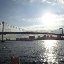 最後は東京港に出ます。真っ正面にはレインボーブリッジ。