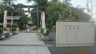 今も多くの人が訪れています。