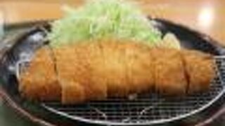 鹿児島に来たら黒豚のとんかつ。