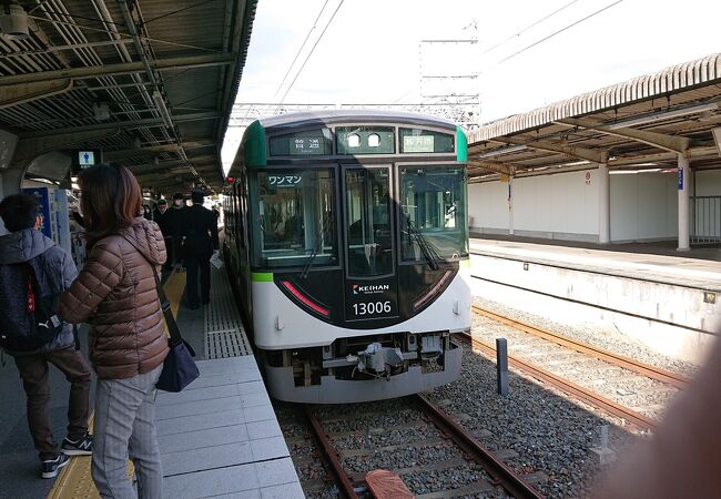 車窓には大阪とは思えない景色が広がる。