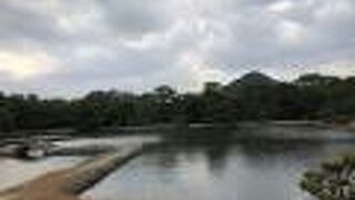 紀州徳川の汐入大名庭園。
