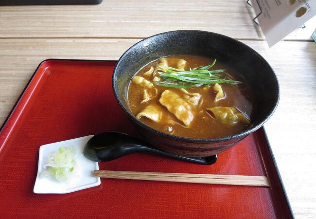 独特なカレー蕎麦