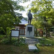 近くには乃木神社もあります。