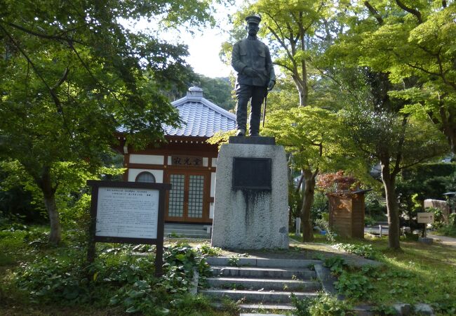 近くには乃木神社もあります。