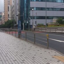 高速道路を渡る橋
