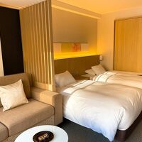 客室。洗面室の向かいにトイレがありバリアフリー引き戸扉