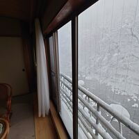 湯檜曽川の雪景色がよく見えました。