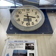 津波にのまれた時計
