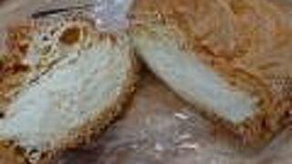 買い物もできて便利な観光案内所です