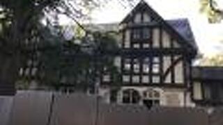 チューダー・スタイルの洋館