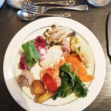 サラダバーの数々