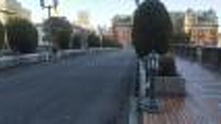 正面に中央公会堂