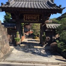 歴史のありそうな山門