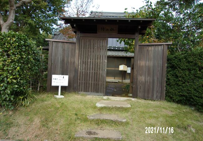 佐倉市の武家屋敷通りにあります。