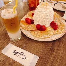 ストロベリーパンケーキ