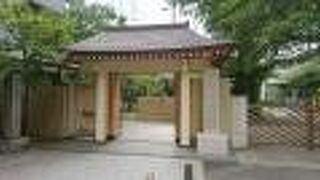 港区芝２丁目にある浄土宗寺院