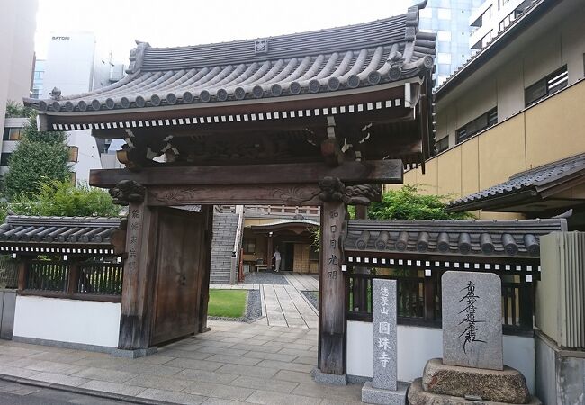 京都の銀閣寺と似たデザインのお堂