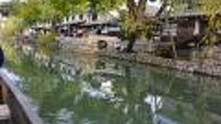 舟から眺める美観地区。