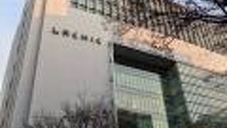 栄にある大型商業施設