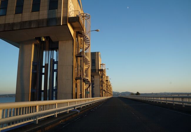 諫早湾を横断する快適ロード