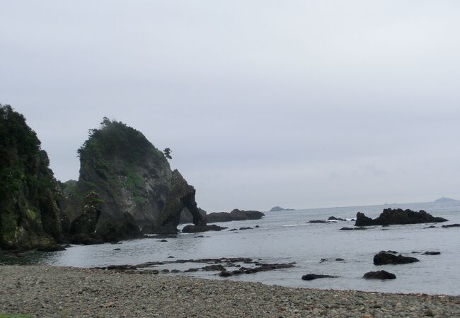 逢ヶ浜で奇岩を見ては